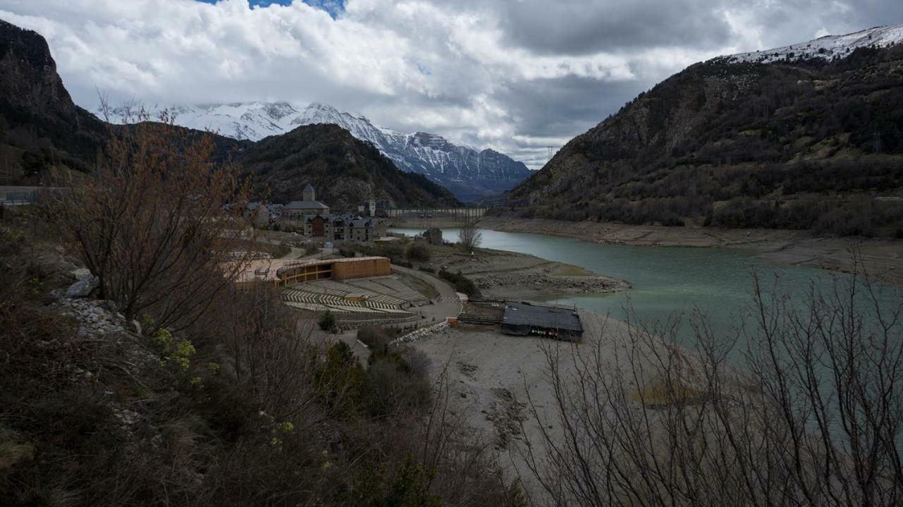 Vistas Espectaculares, Wifi Y Parking Διαμέρισμα El Pueyo de Jaca Εξωτερικό φωτογραφία